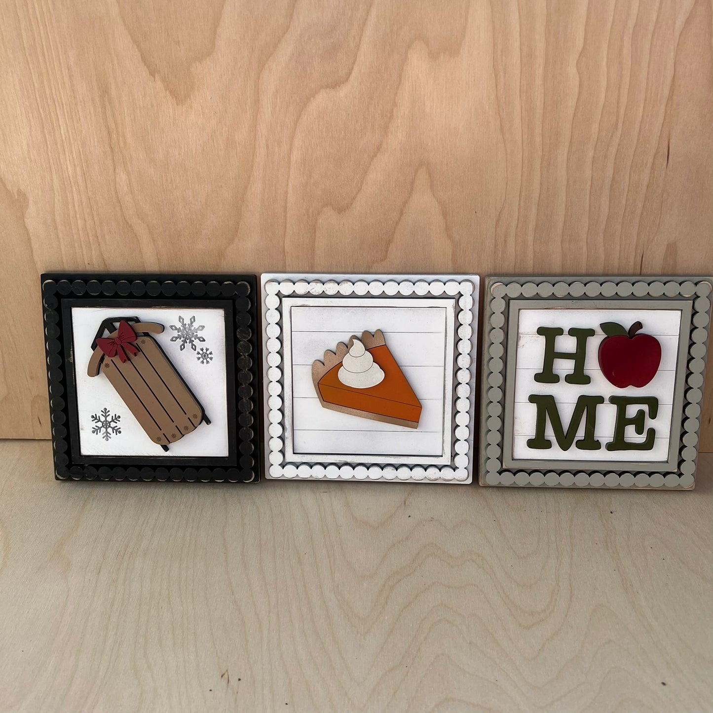 Beaded Trim Interchangeable Sign Holder